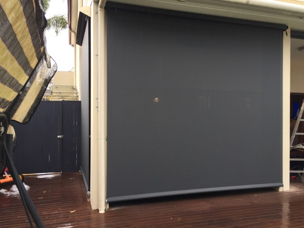 Gearbox operated straight drop outdoor blinds