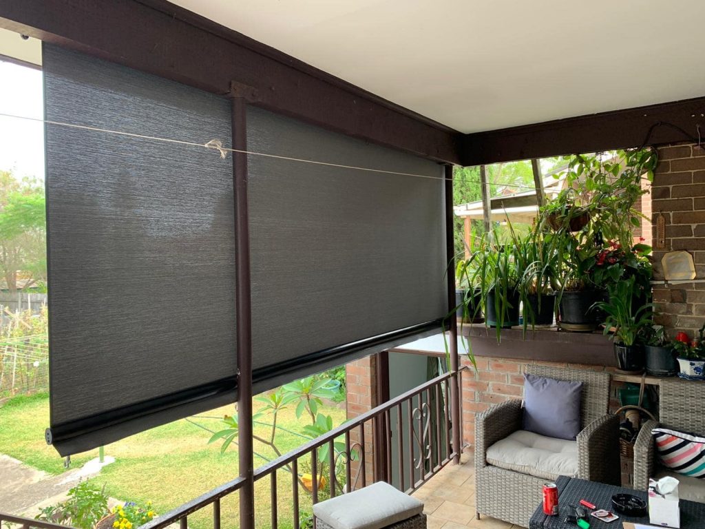 Gearbox operated straight drop outdoor blinds